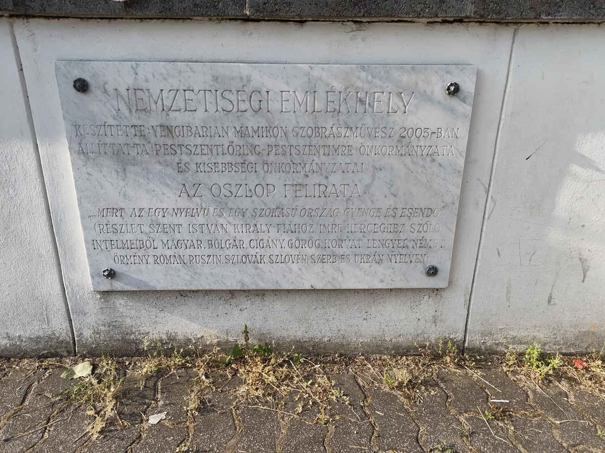 Köztéri márvány emléktábla felújítás előtt